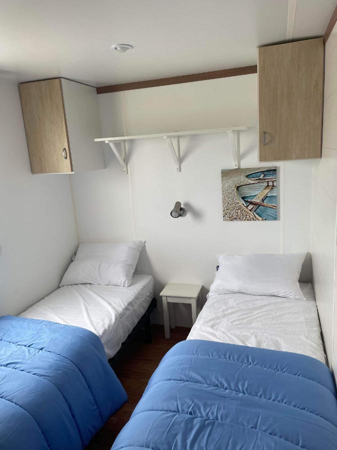 Mobil-Home 4/6 Personnes , Terrasse Couverte ,Piscine Chauffee . Biville-sur-Mer Exteriör bild